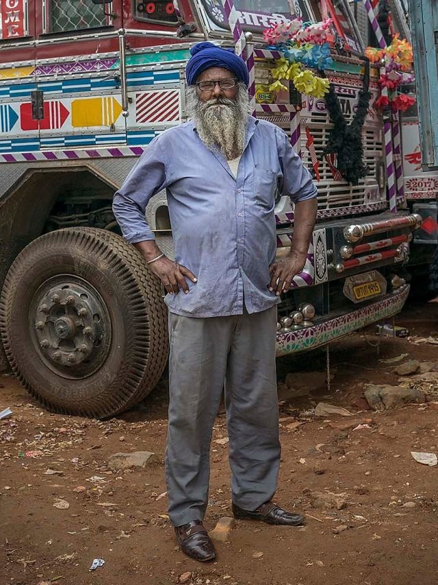 indian-driver-from-front