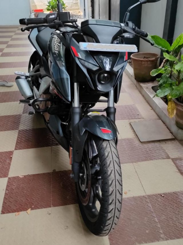 bajaj-pulsar-n250-2